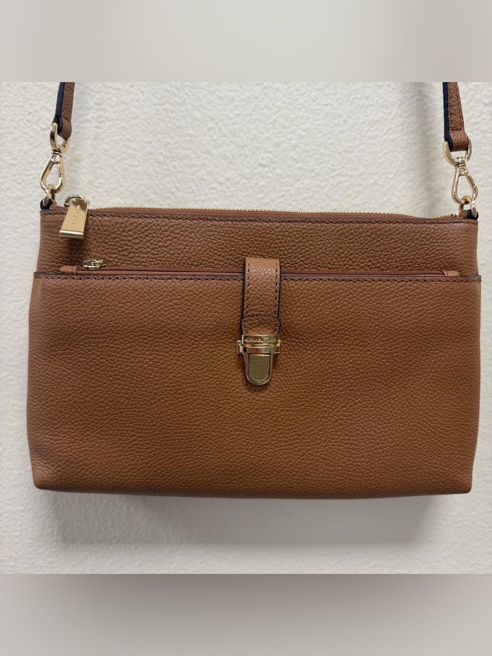Michael Kors Studio Mercer Large Snap Pocket  CROSSBODY